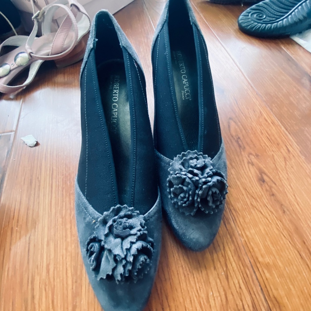 Grey suede Pumps